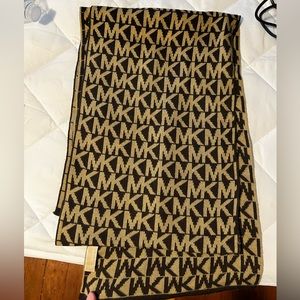 Michael Kors Scarf , MK emblem - One size , Winter Gear